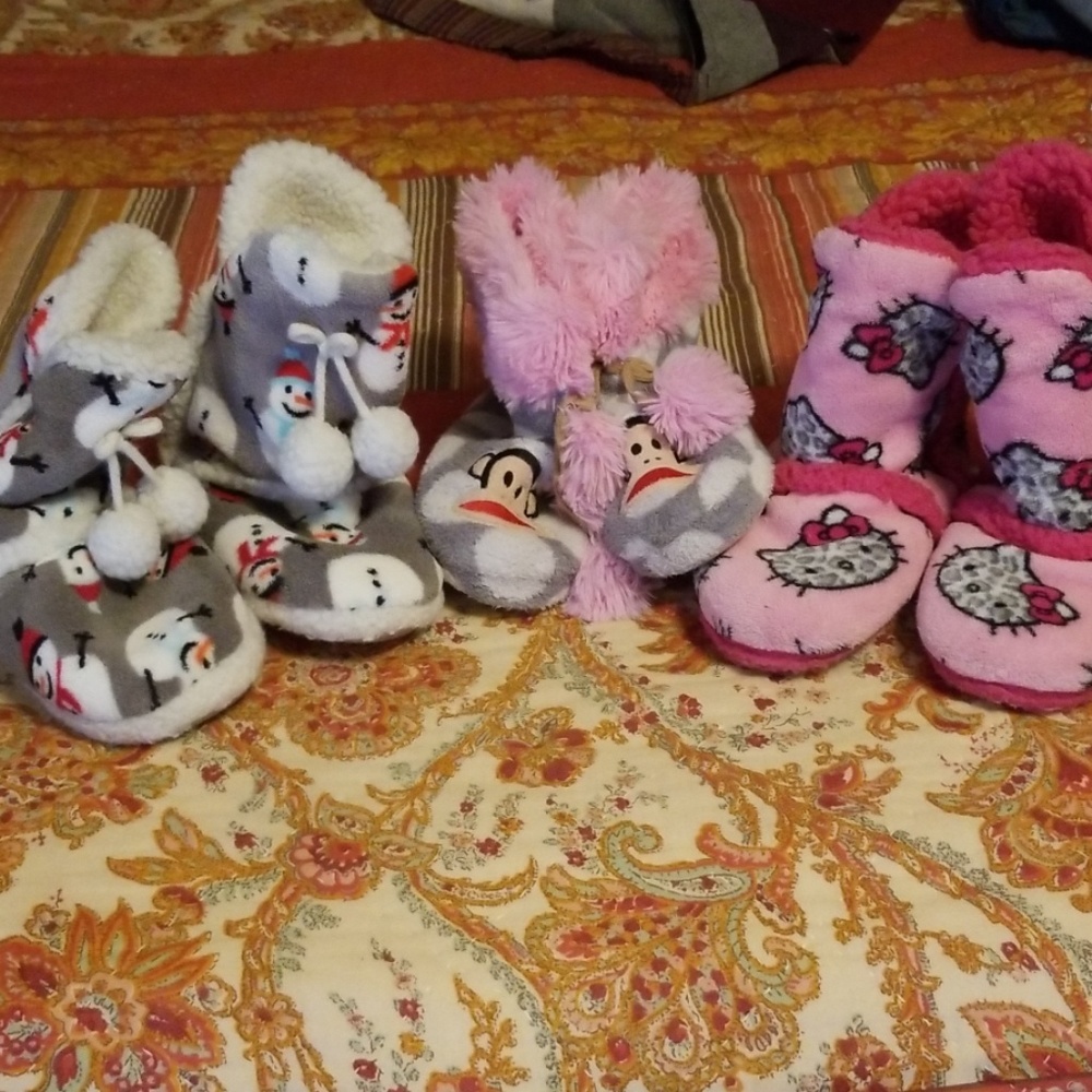 3 pairs of House slippers